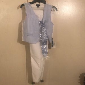 Boy 2 piece set with blue tye. Size 7 boys.